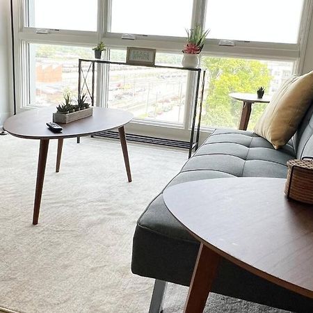 Studio Apartment, Queen Bed, Wifi, Kitchen, Washer & Dryer In 샬럿 외부 사진