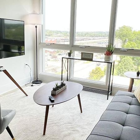 Studio Apartment, Queen Bed, Wifi, Kitchen, Washer & Dryer In 샬럿 외부 사진