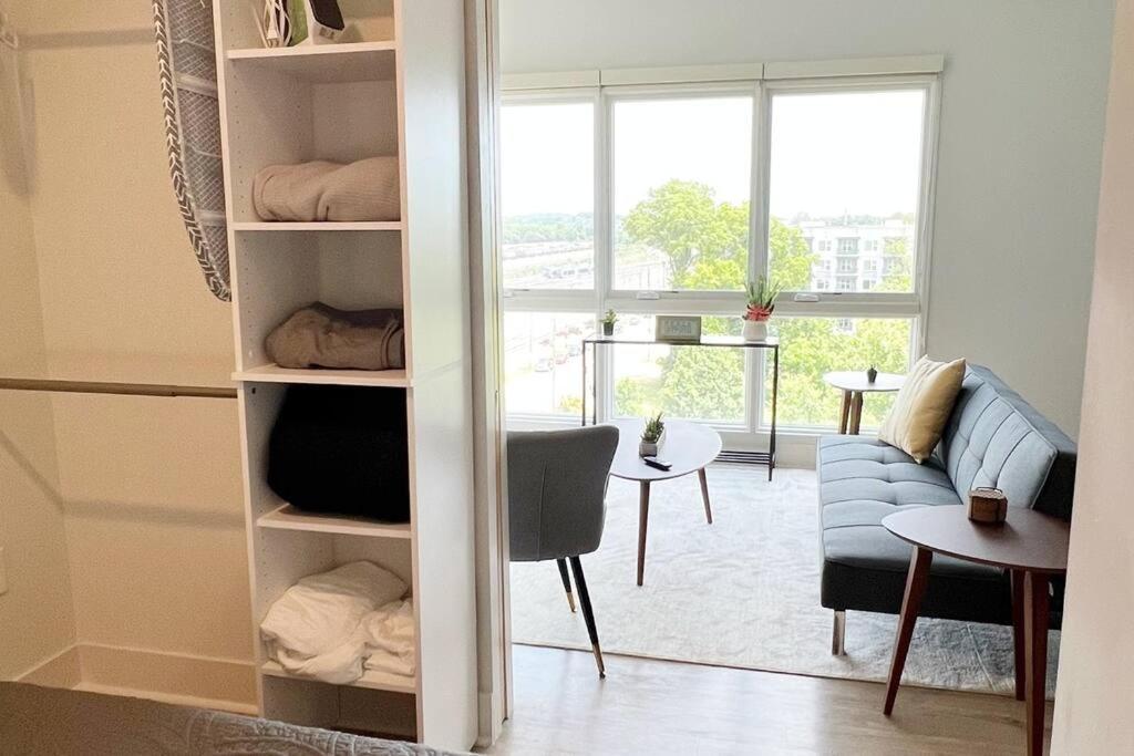 Studio Apartment, Queen Bed, Wifi, Kitchen, Washer & Dryer In 샬럿 외부 사진