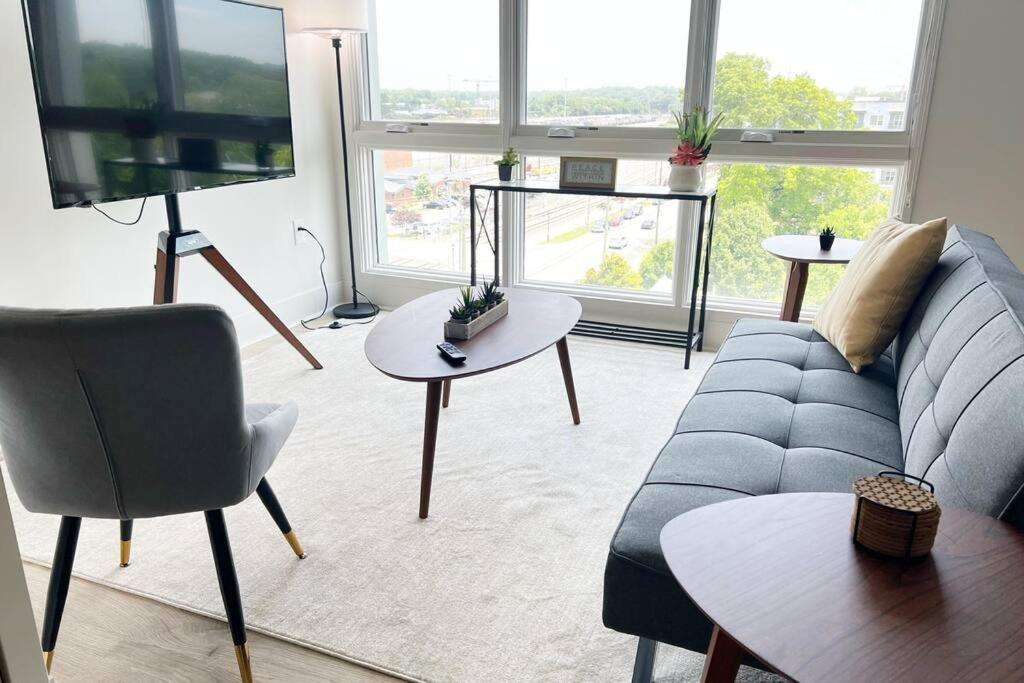 Studio Apartment, Queen Bed, Wifi, Kitchen, Washer & Dryer In 샬럿 외부 사진